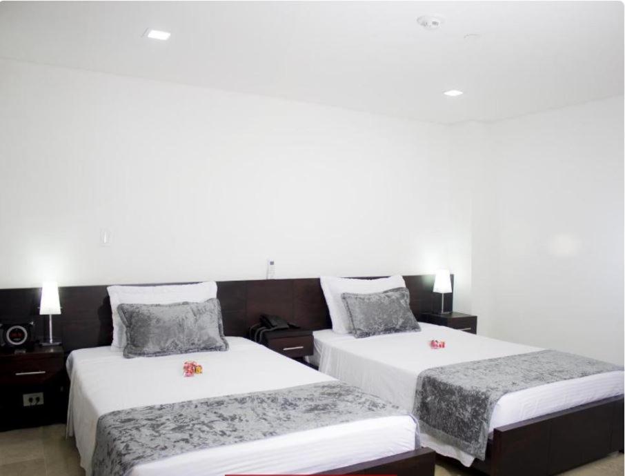 מדיין Hotel Lleras Express מראה חיצוני תמונה