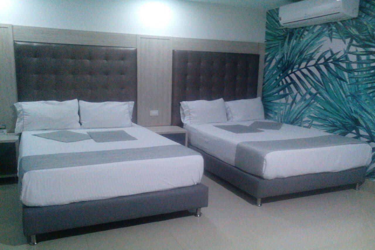 מדיין Hotel Lleras Express מראה חיצוני תמונה