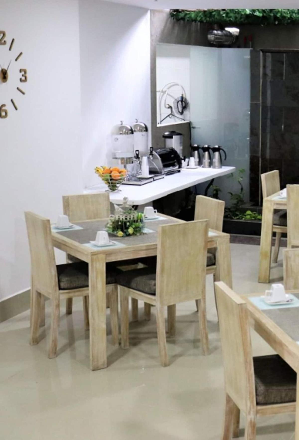 מדיין Hotel Lleras Express מראה חיצוני תמונה