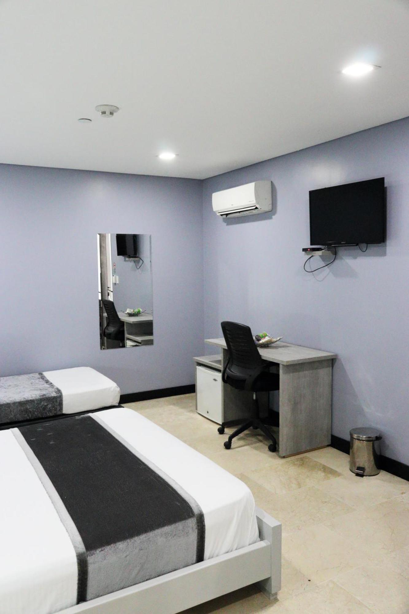 מדיין Hotel Lleras Express מראה חיצוני תמונה