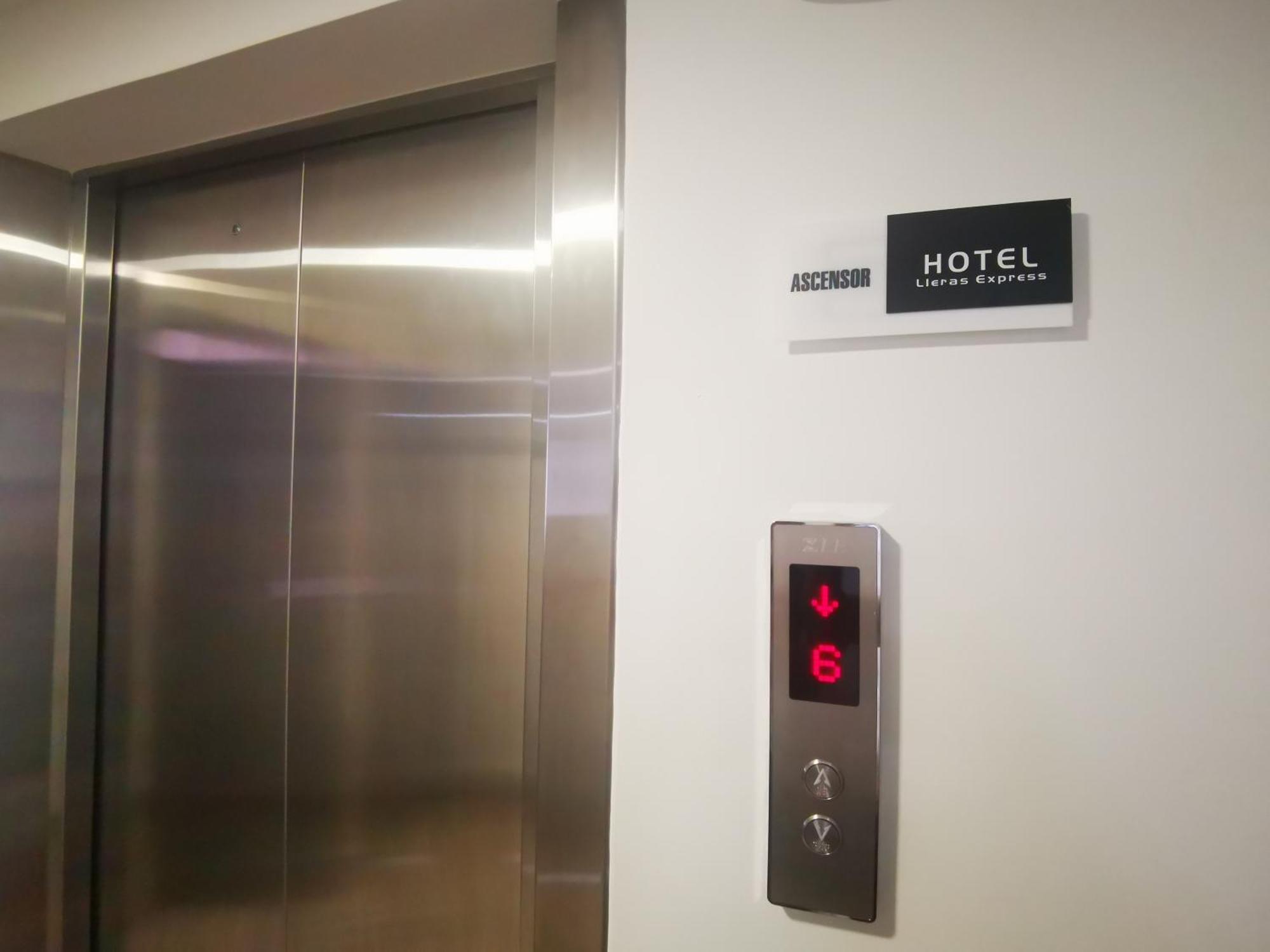 מדיין Hotel Lleras Express מראה חיצוני תמונה