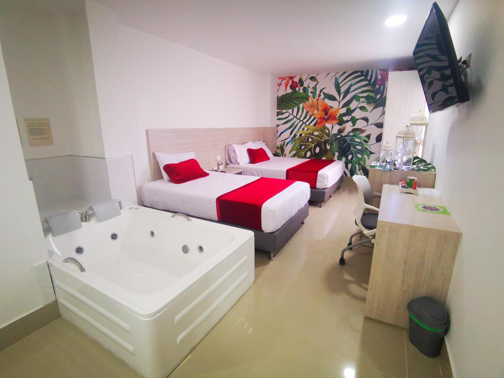 מדיין Hotel Lleras Express מראה חיצוני תמונה