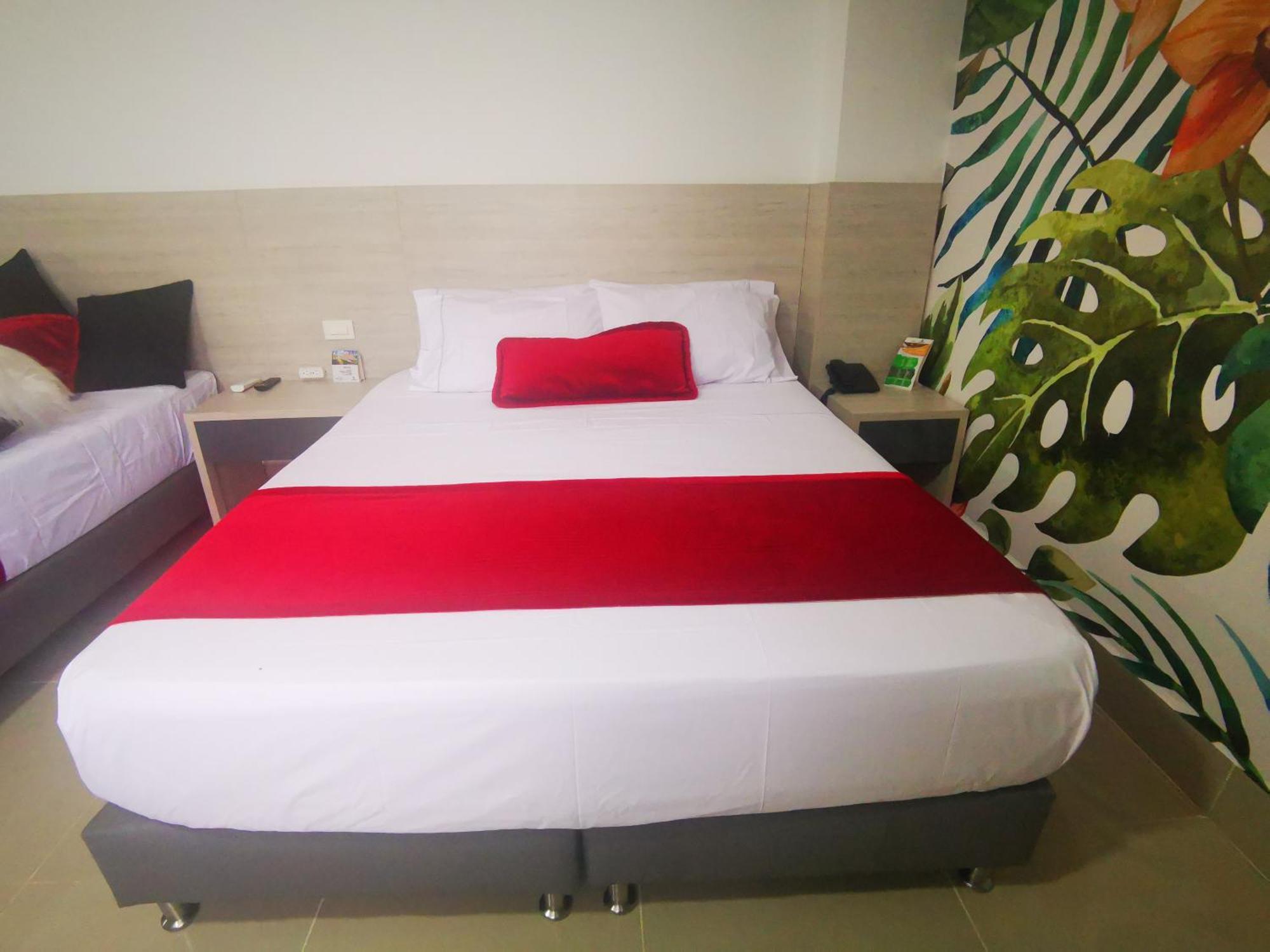 מדיין Hotel Lleras Express מראה חיצוני תמונה