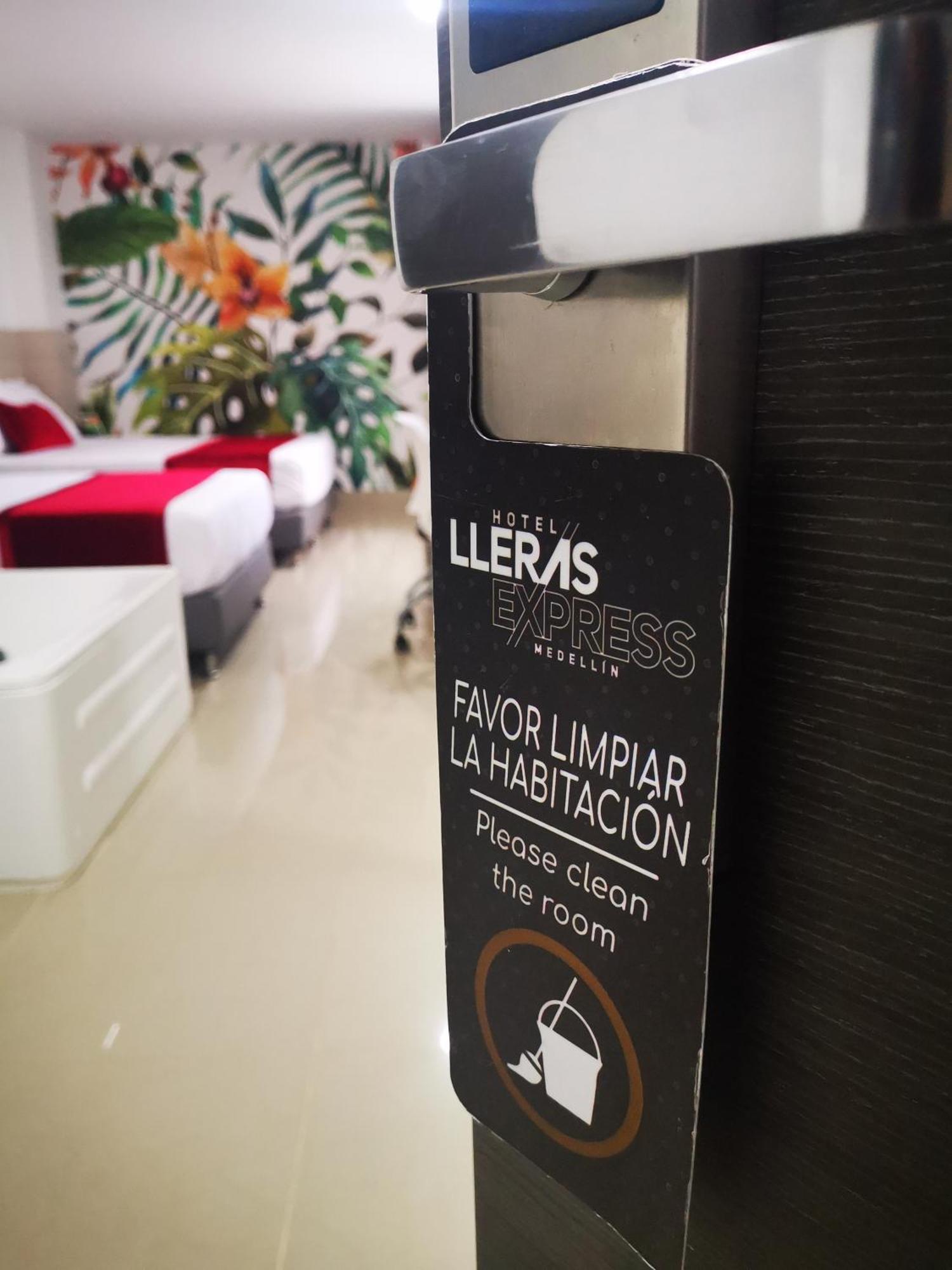 מדיין Hotel Lleras Express מראה חיצוני תמונה