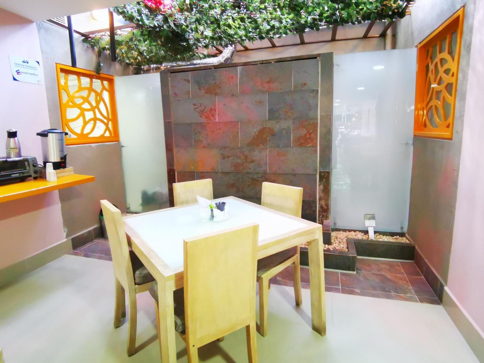 מדיין Hotel Lleras Express מראה חיצוני תמונה