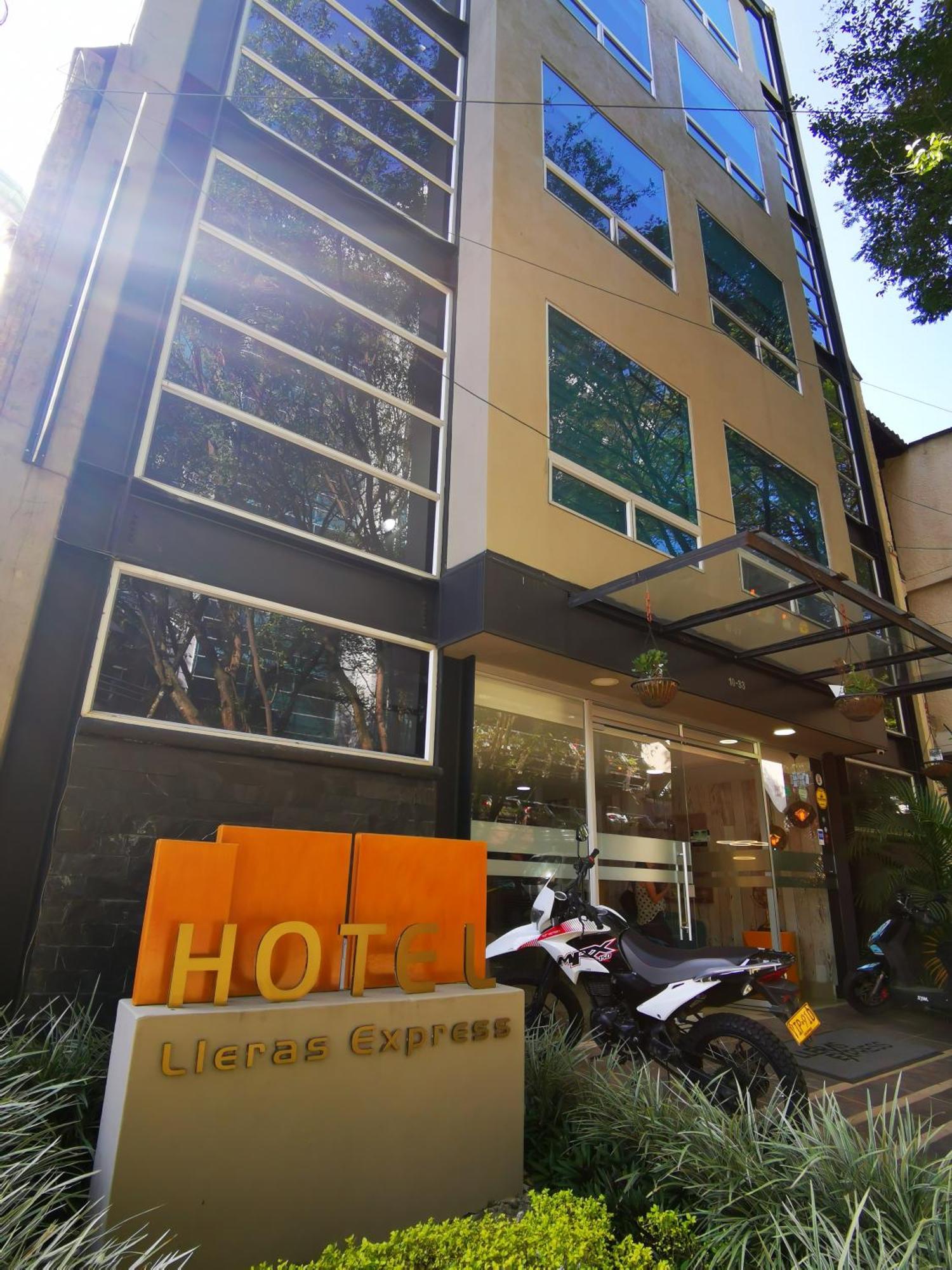 מדיין Hotel Lleras Express מראה חיצוני תמונה