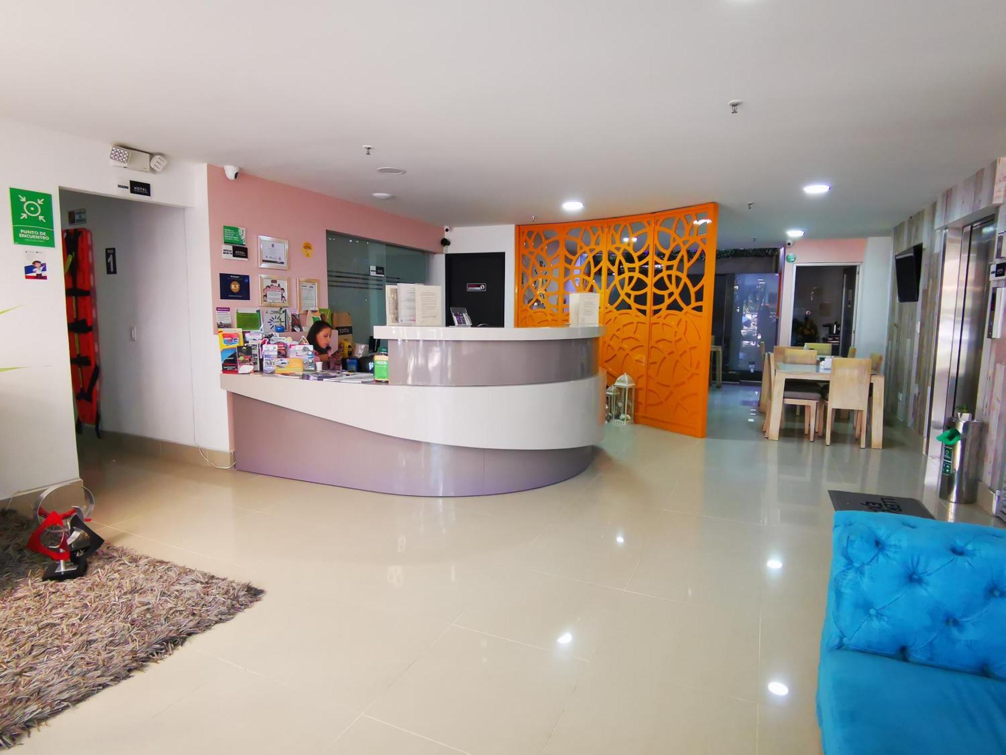 מדיין Hotel Lleras Express מראה חיצוני תמונה