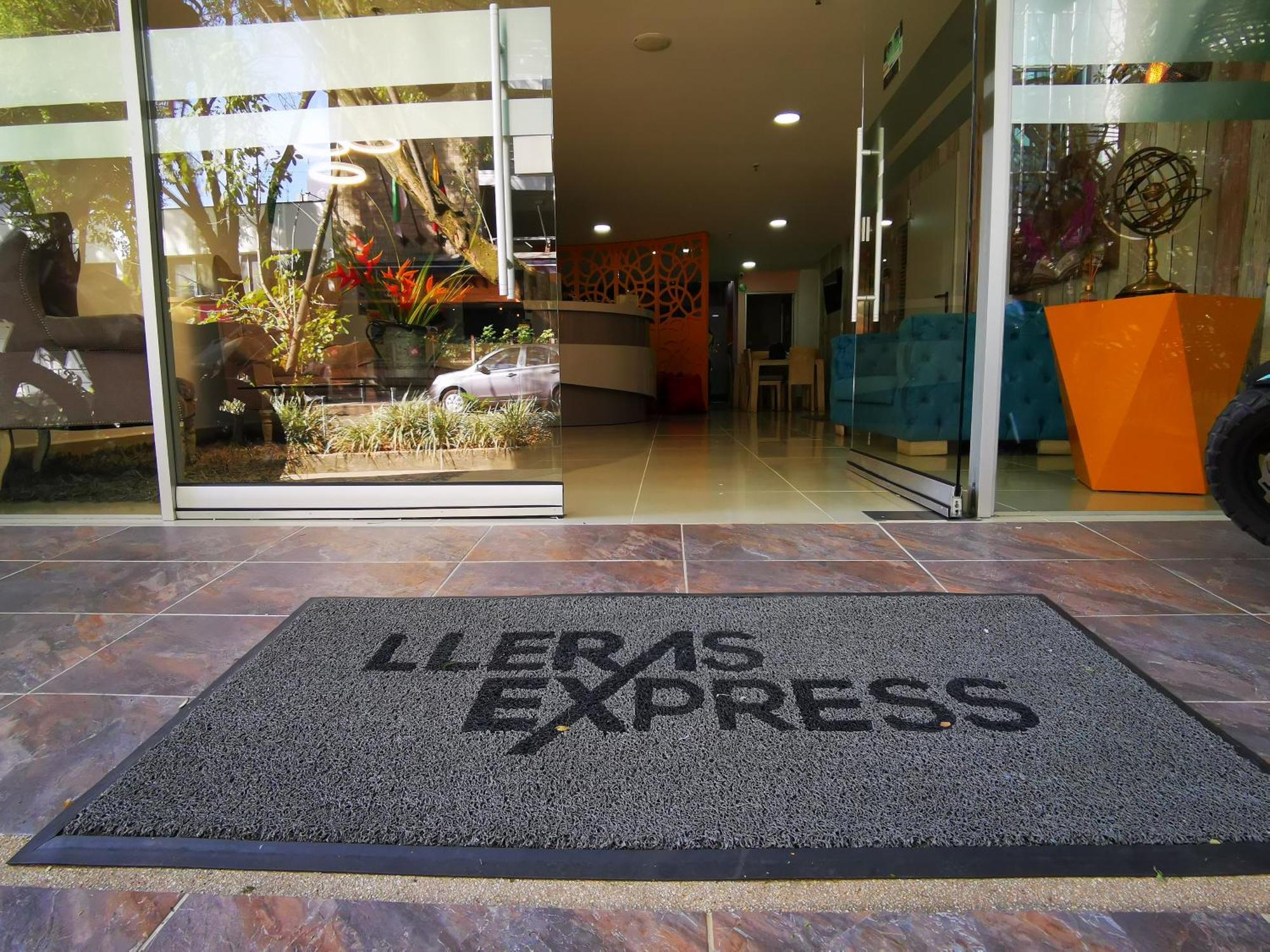 מדיין Hotel Lleras Express מראה חיצוני תמונה