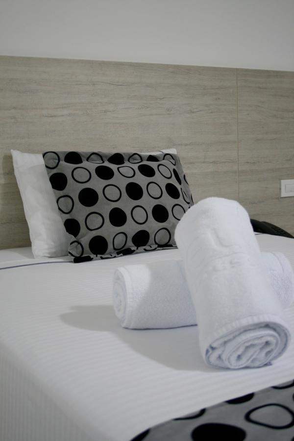 מדיין Hotel Lleras Express מראה חיצוני תמונה