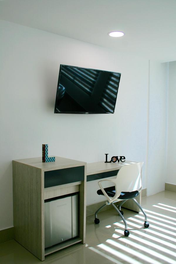 מדיין Hotel Lleras Express מראה חיצוני תמונה